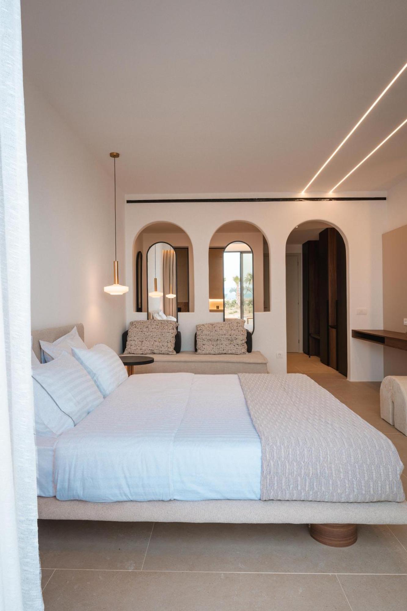 Muse Of Mykonos Luxury Suites Mykonos Town ภายนอก รูปภาพ