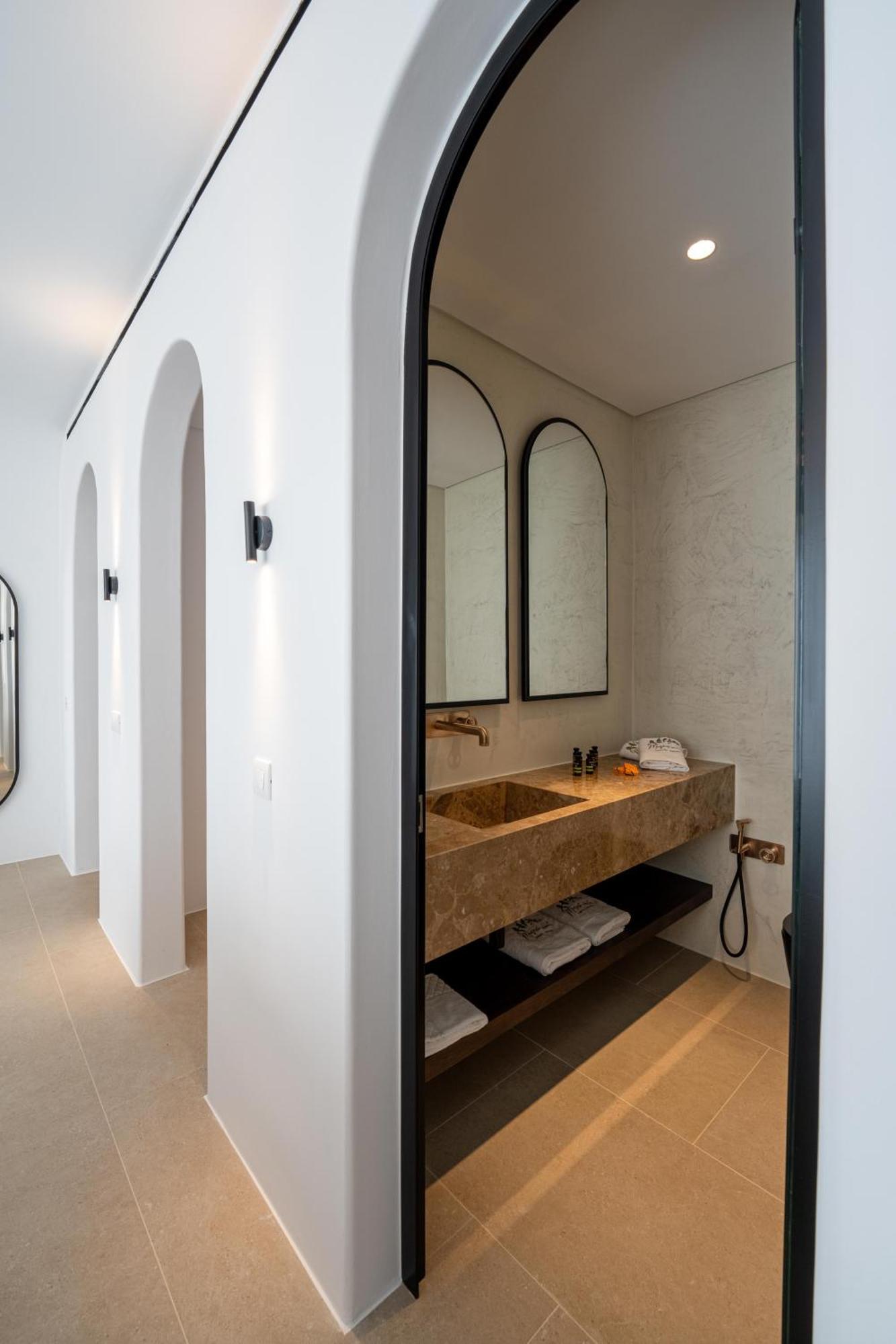 Muse Of Mykonos Luxury Suites Mykonos Town ภายนอก รูปภาพ