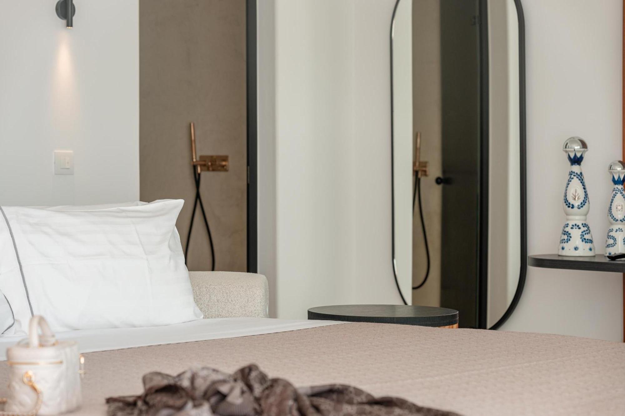 Muse Of Mykonos Luxury Suites Mykonos Town ภายนอก รูปภาพ